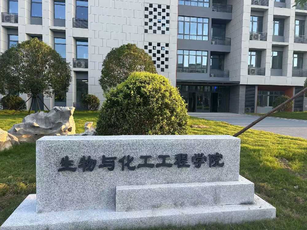 襄樊扬州职业大学体育场高杆灯项目